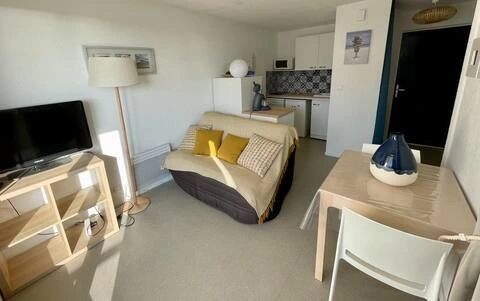alt="Appartement Lacanau Océan – Pièce de vie spacieuse"