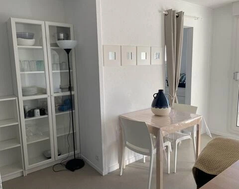 alt="Appartement Lacanau Océan – Pièce de vielumineuse"