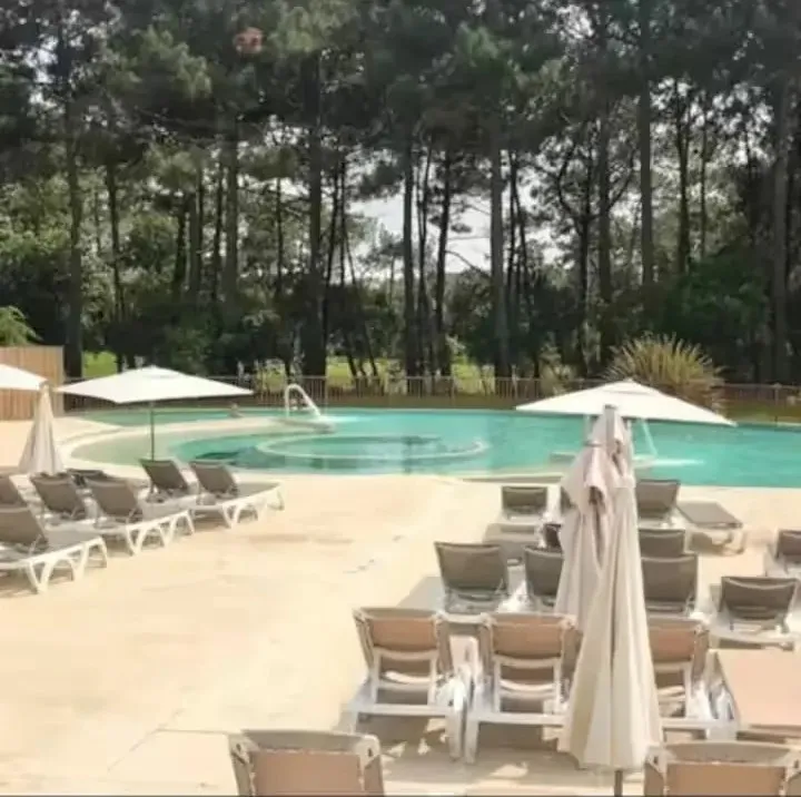Charmante Maison Cosy – Lacanau 4 Charmante Maison Cosy – Terrasse et piscine