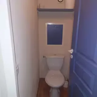 alt="Appartement dans la Pinède – Salle d'eau"