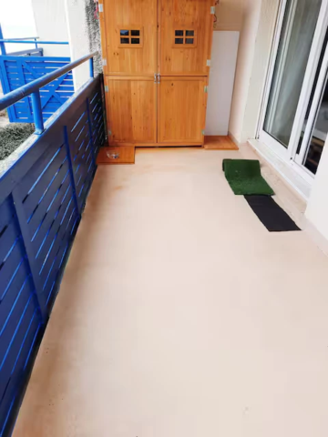 alt="T2 – Grand balcon avec vue imprenable sur l'océan et la dune"