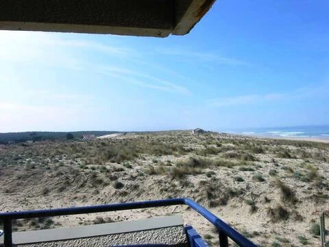 alt="T2 – Vue panoramique sur l'océan depuis le grand balcon"