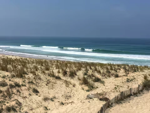 alt="T2 – Vue panoramique sur l'océan depuis le grand balcon"