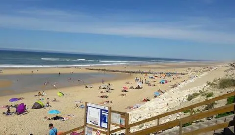 alt="Résidence – Vue aérienne de la résidence Bleu Marine et de son emplacement privilégié"