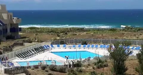 alt="Résidence – Vue extérieure de la résidence Bleu Marine"