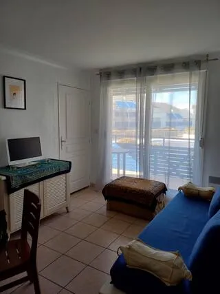 alt="Ambiance Océanique – Vue intérieure ou extérieure de la villa avec équipements modernes"