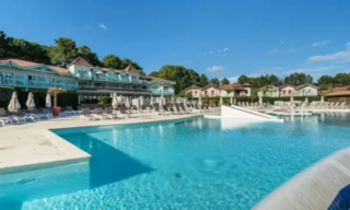 c5e25bb8-c2a0-4e61-a248-d4fd5bbb2059_25_11zon alt="Appartement dans Résidence avec Piscine – Piscine commune"