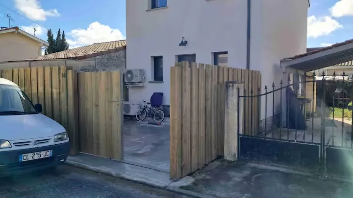 Belle maison neuve avec jacuzzi 1 Maison avec jacuzzi – Vue extérieure