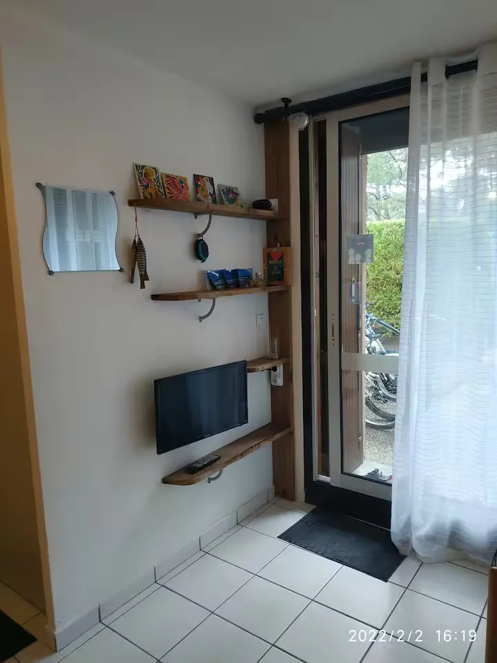 Pièce de vie avec canapé convertible