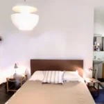 Salon avec vue sur le lac