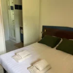 Chambre avec lit 140cm