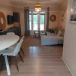 Pièce de vie lumineuse de la villa au Hét Club
