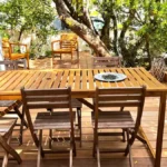 Jardin ombragé avec terrasse